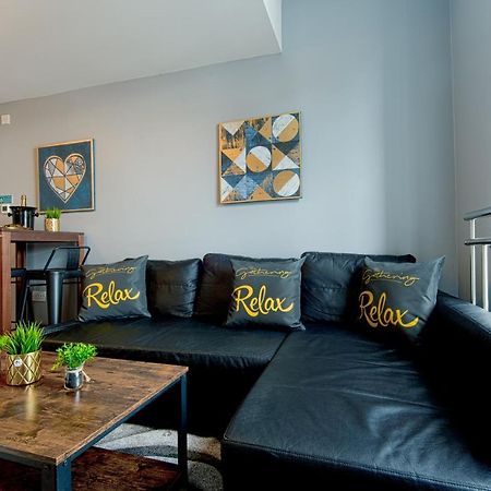 The Eistedfod Penthouse - Berwyn House Apartman Wrexham Kültér fotó