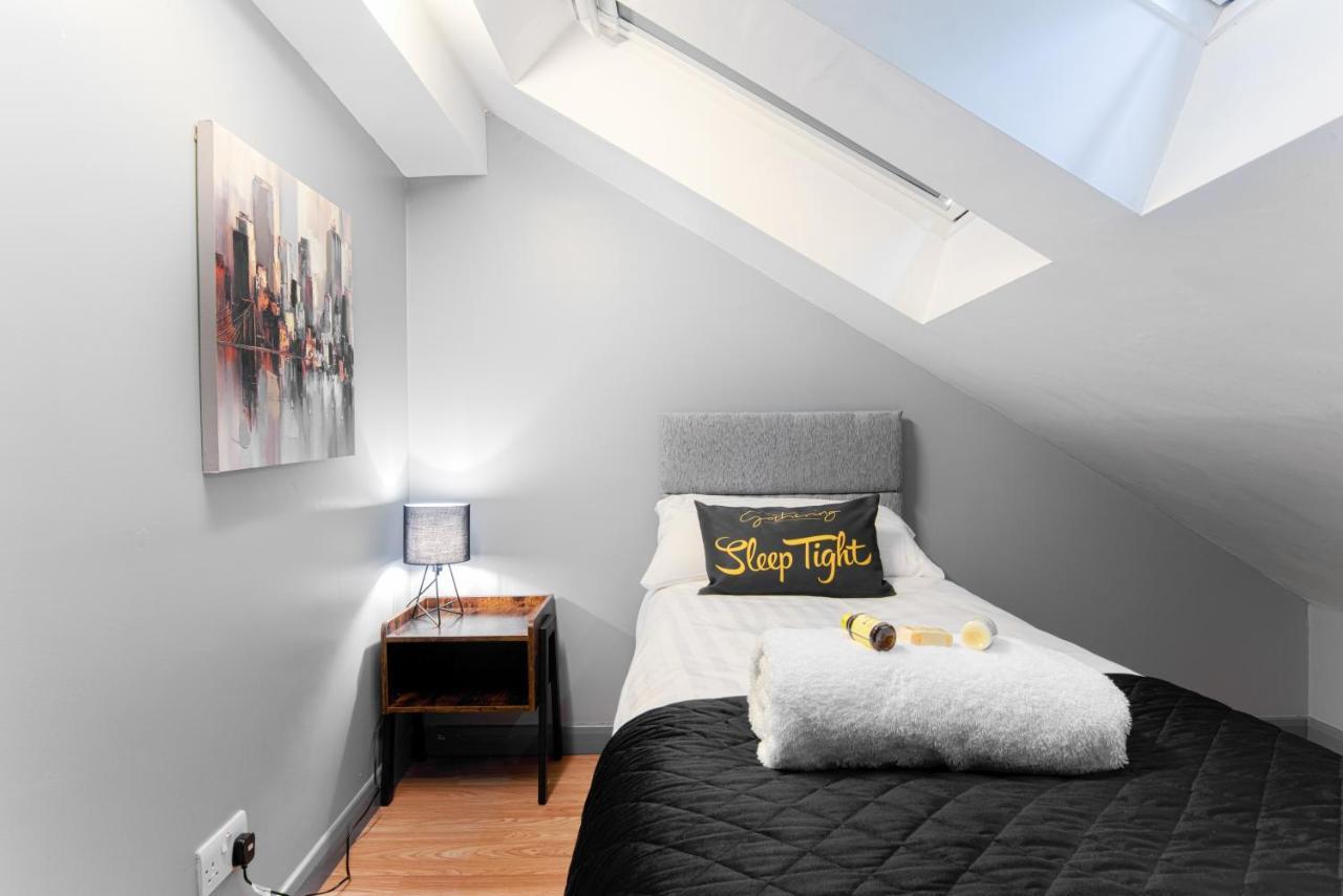 The Eistedfod Penthouse - Berwyn House Apartman Wrexham Kültér fotó
